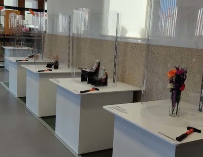 A Deputacin leva ao mercado de Tomio a  mostra das -barbis intervidas- para concienciar sobre a necesidade de rachar coa violencia machista