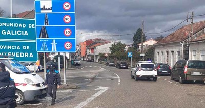 A Polica Local controlou mis de 500 vehculos na fin de semana ante o peche perimetral do municipio