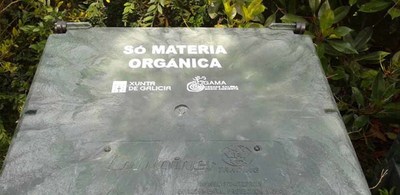 O Concello de Oia reparte 15 novos composteiros entre a vecianza