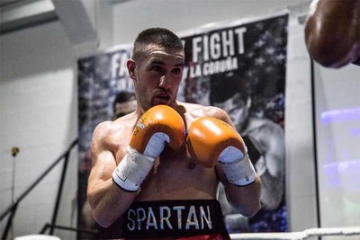 O boxeador Goians Charly Lpez acada a sa primeira victoria coma boxeador profesional