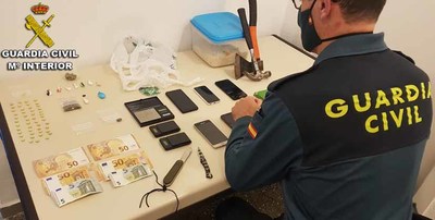 La Guardia Civil desarticula dos importantes puntos de venta de drogas en Baiona