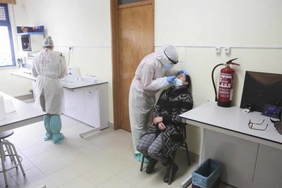  Professores e funcionrios das escolas de acolhimento do concelho de Caminha testam negativo  COVID 19