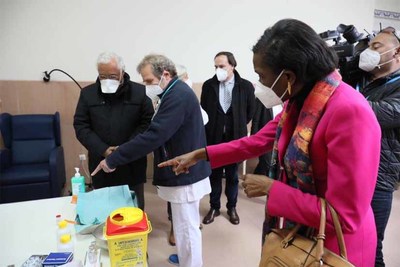  Comienza la vacunacin de trabajadores de seguridad, fuerzas armadas y servicios esenciales en Portugal