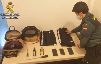 La Guardia Civil detiene a un grupo de descuideros que venan actuando en el sur de la provincia de Pontevedra
