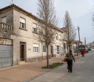 Tomio prepara o terreo para a construcin da biblioteca municipal