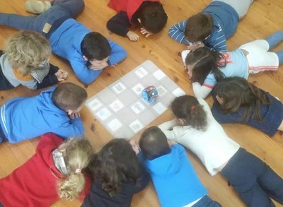 O CRA Mara Zambrano, unha escola rural onde aprender  un xogo de nenos