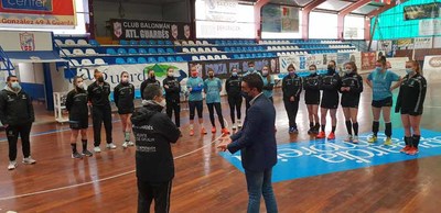 Luis Lpez visita ao Balonmn Atltico Guards e califica ao clube de -orgullo de Galicia e exemplo de superacin e loita pola igualdade-