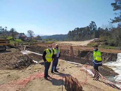 Trabalhos de ligaao da EN 303 Sapardos-Paredes de Coura bem visveis no terreno