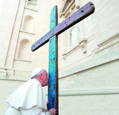 A Cruz de Lampedusa visita Oia na sa peregrinacin pola Diocese Tui-Vigo