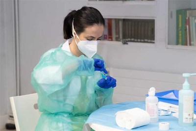 Galicia vacinou preto de 61.500 persoas contra a covid durante a Semana Santa