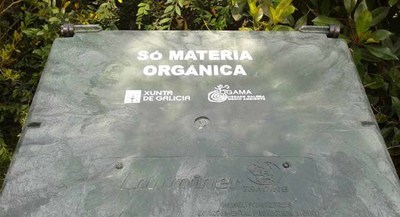 O Concello de Oia entrega 19 novos composteiros entre a vecianza