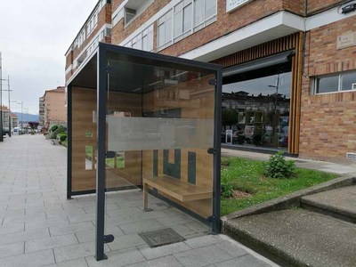 C21 solicita la colocacin de buzones de metacrilato en las paradas de autobs de Tui para albergar los horarios
