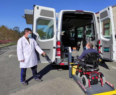 A Asociacin Vontade realiza o servizo de transporte adaptado para achegar os servizos s persoas con discapacidade