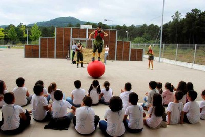 Dia Mundial da Crianca: Animacao circense, teatro e prendas alusivas aos 700 Anos do Municpio