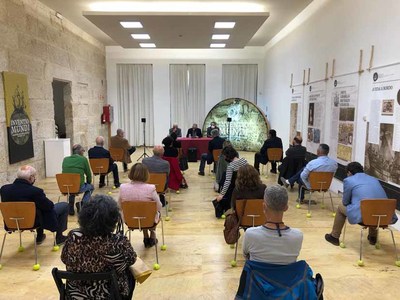 Un parladoiro destaca en Tui as múltiples conexións da literatura galega co mar Un parladoiro destaca en Tui as múltiples conexións da literatura galega co mar