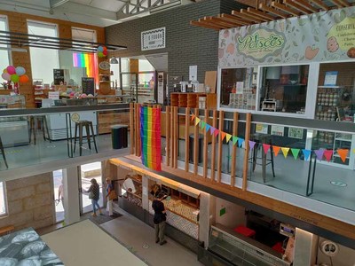 O Concello e o Mercado Municipal de Tomio conmemoran o Da Internacional do Orgullo LGTBI