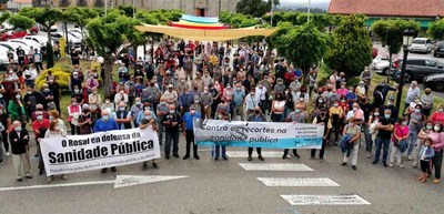 Centos de persoas concntranse no Rosal en defensa do servizo de Atencin Primaria