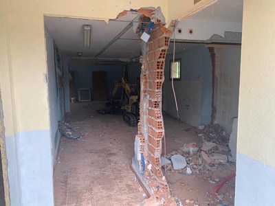 Estanse a executar obras de remodelacin dos vestiarios do campo de ftbol O Foxo de Caldelas cun investimento de 77 mil euros