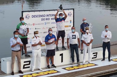 El Kayak Tudense logra la victoria en el 50 aniversario del Descenso del Mio