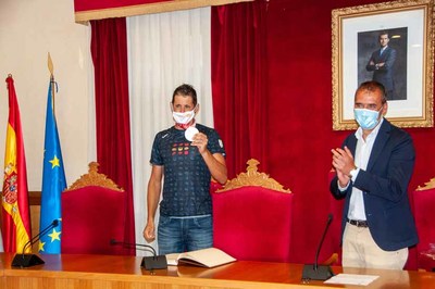 Gustavo Rodrguez recibido con honores sa chegada a Tui