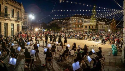 A Agrupacin Musical de Vincios por ritmo a noite do sbado do Rosal