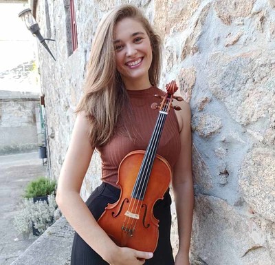 A violinista tudense Raquel Areal Martnez, con 22 anos, recencumpridos, acaba de ingresar na Orquestra Nacional de Espaa