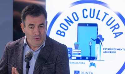 Romn Rodrguez anima ao sector a adherirse ao bono cultura da Xunta para impulsar a sa actividade