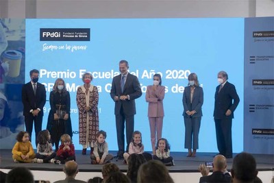 Los Reyes entregan el Premio Escuela del Ao al Centro Rural Agrupado Mestra Clara Torres de Tui (Pontevedra)