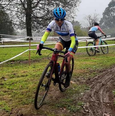 Team Oiense Turonia Maglia con opciones en las pruebas de casa