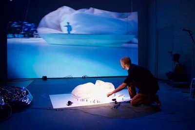 Continua a programacin de Outono 2021 coa innovadora proposta teatral Illas Desertas, da compaa Artesa&Ca