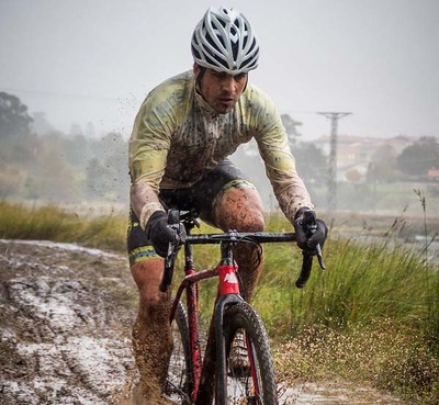 Da pico del Team Oiense Turonia Maglia en el Ciclocross de Boiro