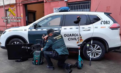 La Guardia Civil identifica a los presuntos autores de un robo en una casa en O Rosal