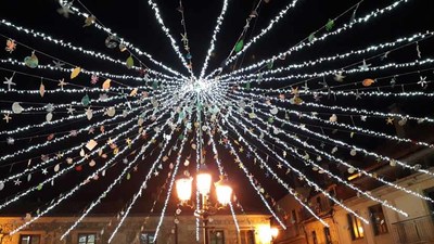 O -Universo Creativo do Nadal- luce xa na Praza do Rel da Guarda