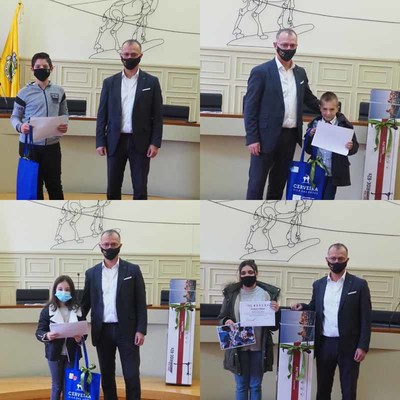 Autarca Rui Teixeira entrega prmios a alunos cerveirenses Vencedores do concurso internacional -eu sou europeu-