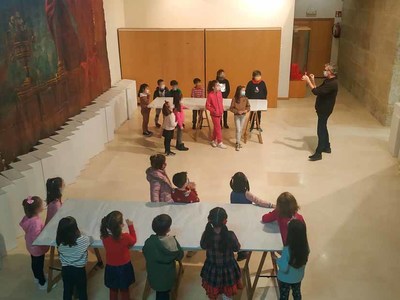 Un centenar de nenos e nenas participan nos obradoiro de Nadal da Biblioteca Municipal de Tui