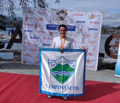 La deportista guardesa Nieves del Carmen Silva Martnez se proclama campeona autonmica y nacional de larga distancia en skiff cadete individual femenino