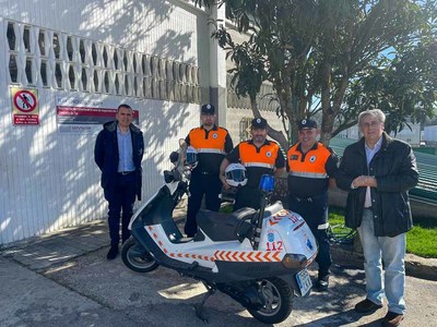 O Concello de Tui entrega a Proteccin Civil de Tui unha motocicleta 