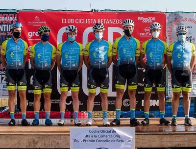 El Team Oiense  - Escuela Estvez inicia la temporada en Olas del Rey