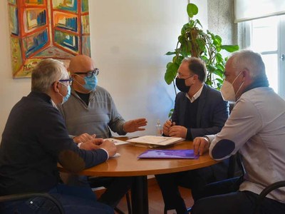 Presidente da Camara Municipal de Valena reuniu com responsveis do setor ferrovirio do CCOO (Galiza)