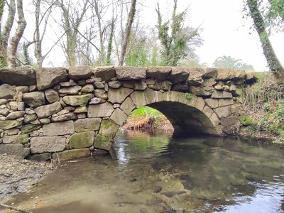 Tomio restaura a ponte medieval de Sobrada 