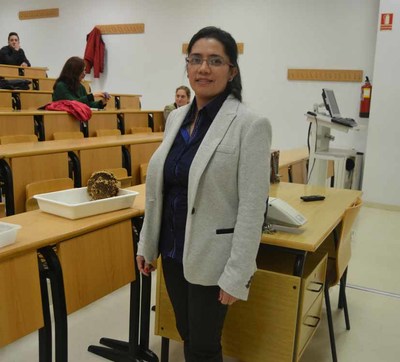O Rosal debate sobre a vespa velutina da man da investigadora Sandra Rojas Nossa