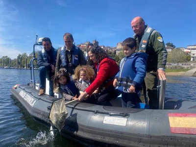A Xunta realiza unha solta de 6.000 esguns en Tui para reivindicar a candidatura do proxecto migra mio ao premio natura 2000 da comisin europea