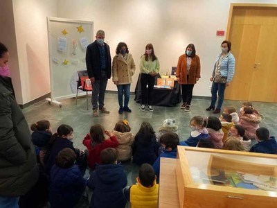 Mis de 150 escolares visitaron na Guarda a Exposicin de Libros do Principio
