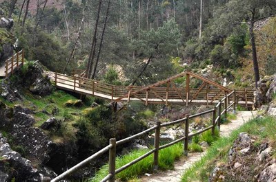 Oia suma unha nova ruta sendeirismo sinalizada, a cal une as parroquias de Burgueira e Loureza