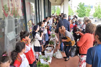 Mercado municipal recebeu a feirinha da escola de Friestas