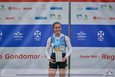 La deportista guardesa Nieves del Carmen Silva Martnez participa en la Regata Internacional de Gondomar en Portugal