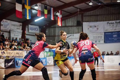 El Guards blinda su primera lnea con la continuidad de Santiago y Sancha