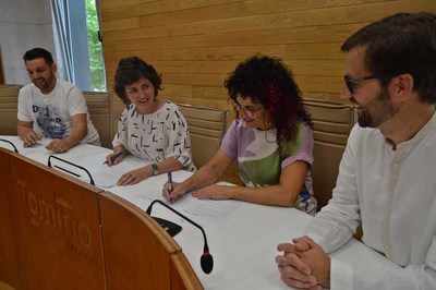 Tomio asina un convenio coa Agrupacin Musical de Goin para garantir o funcionamento da entidade