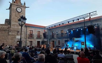 A Praza do Rel da Guarda volta a vibrar ao son do -Mar de Blues-