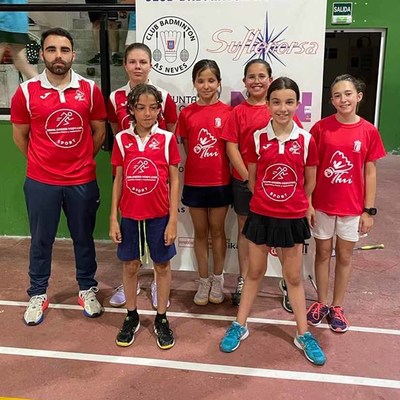 El Club de Bdmiton de Tui trae a casa 8 medallas